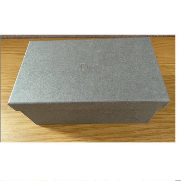 ✨ New Dior Luxury Sunglasses Case - White w/ Dustcover & Lens Wipe ✨ - Picture 6 of 6